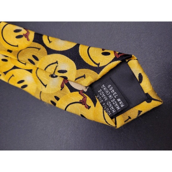 Tazmanian Devil Necktie Looney Toons Smiley Faces 4x58" - Picture 5 of 8